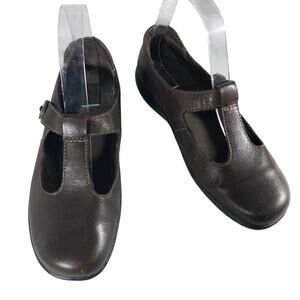 CLARKS! ESPRESSO BROWN GENUINE LEATHER T-STRAP MARY JANE STYLE FLATS! SZ 6M
